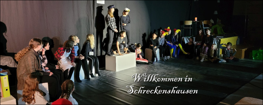 Die Theater-AG der Unterstufe heißt uns