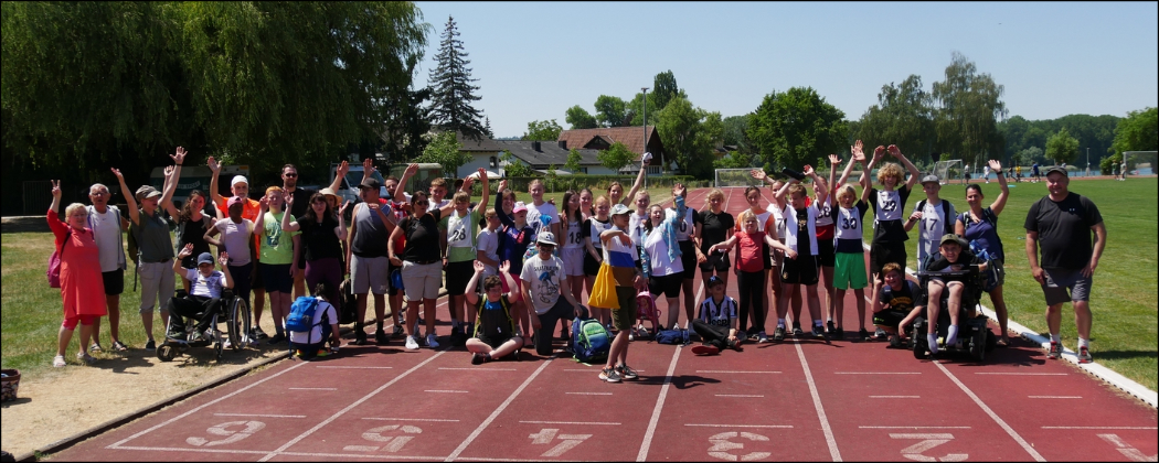 Schüler:innen der 9. Klassen legen Buddy-Sportabzeichen ab